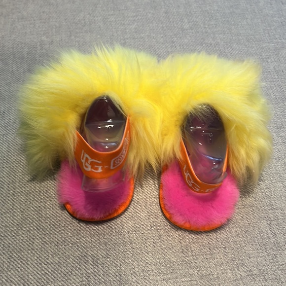 Ugg X Sesame Street Big Bird fluff Yeah slide. Size 7 used toddler size 7. - Picture 5 of 5